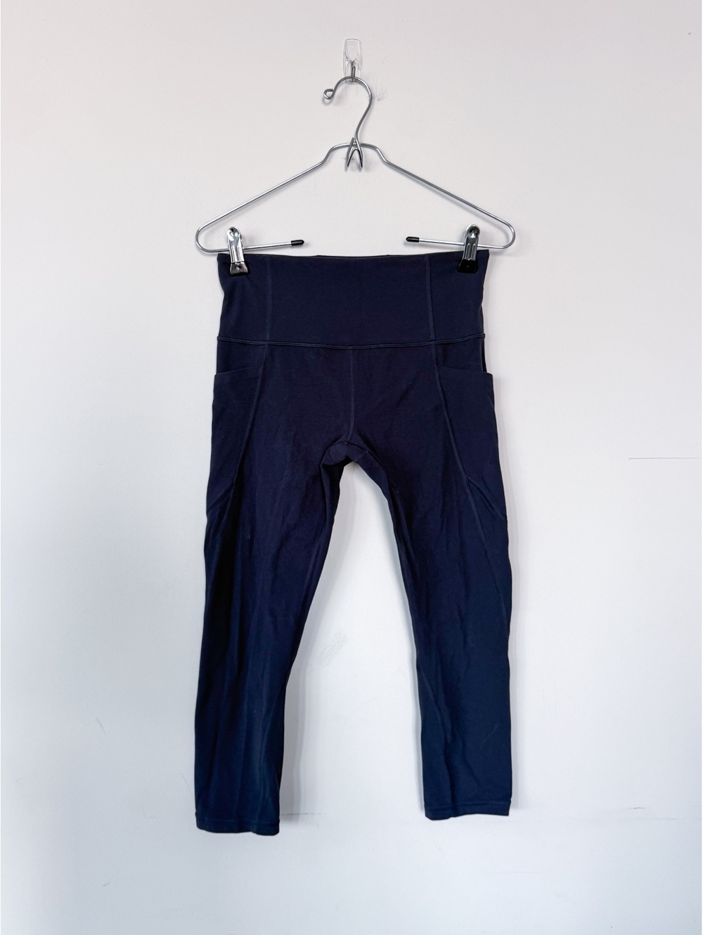 Athleta Navy Blue Cropped Stretchy Athletic Leggings Side Pockets Atgleisure